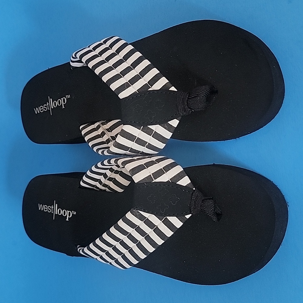 West Loop Black and White Women's Flip Flops 6 - Picture 2 of 13